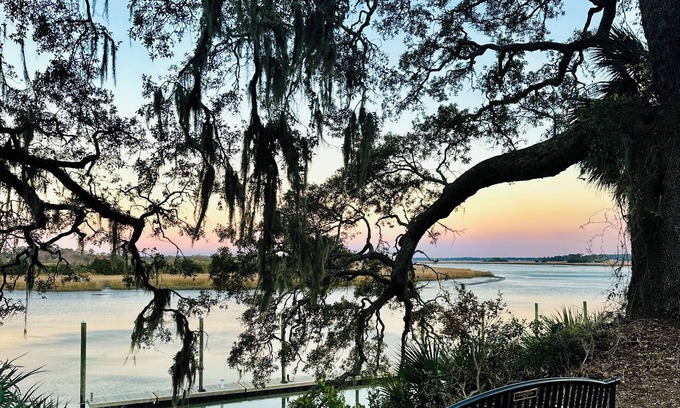 Thunderbolt Cabaña | FREE Bikes & Stroll to Marina: The Shrimp Boat Couples Retreat, 5 Min to Sav