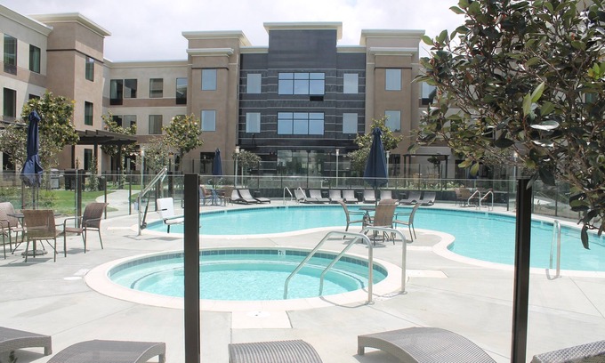 Bressi Ranch Condominio | Free Breakfast, Fitness Center + Pool Access