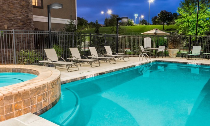 Independence Condominio | Free Breakfast. Outdoor Pool. Your Next Vacation!