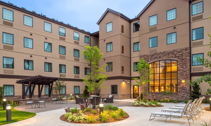 Hillsboro Apartamento | Free Breakfast. Pool. Gym. Quick Drive to Rock Creek Country Club!