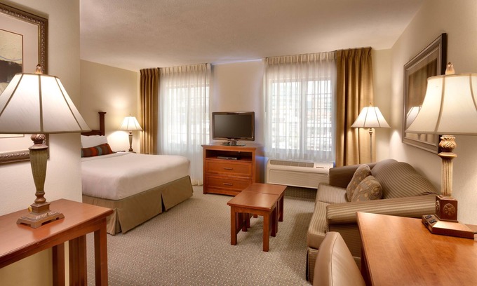 Omaha Apartamento | Desayuno gratis. Piscina. Gimnasio. ¡Cerca del Hospital de Niños!