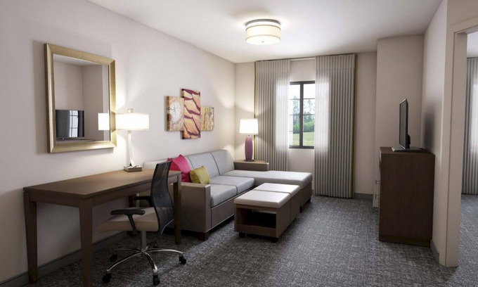 Lafayette Condominio | Desayuno gratis. Piscina. ¡A solo 5 millas de la Universidad de Purdue!