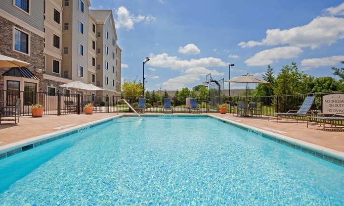 Concordville Condominio | Free Breakfast. Seasonal Outdoor Pool. Gym. Great for Business Travelers!