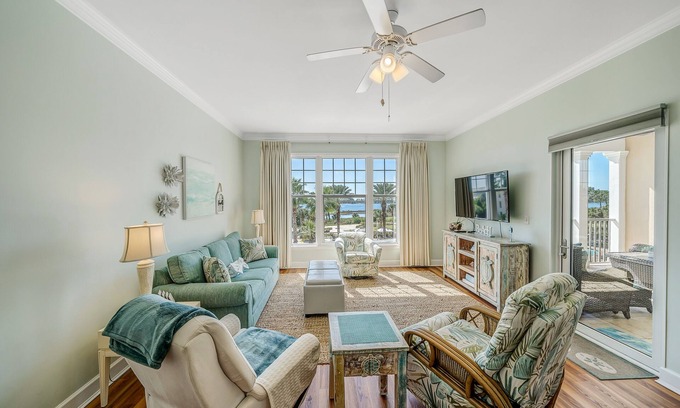Upper Grand Lagoon Condominio | FREE Daily Golf! Reflections 302 Bayfront Living, Heated Resort Pool, Hot Tub