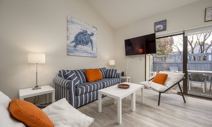 Bethany Beach Condominio | Free Linens & Cleaning - Sea Colony Chalet