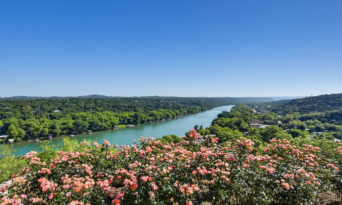 Riverplace Casa | VENTA FLASH DEL SWSW $ 500 I Frente al lago I Vistas I 10 millas a ATX I 11 camas I Dock
