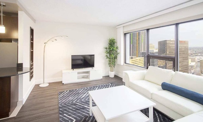 Downtown Winnipeg Apartamento | Free Parking and Wi-Fi! One Bedroom Suite Downtown
