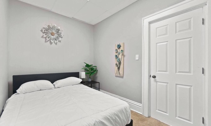 Fort Wayne Apartamento | Free Parking at this Downtown Apt