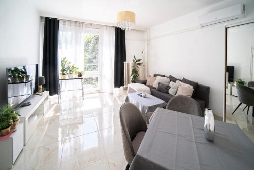 Pusztavacs Apartamento | Free Parking- Hungaria Charm 4PPL Wifi TV AC