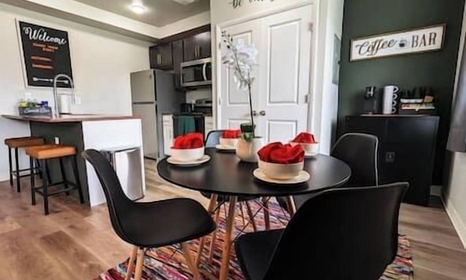 New Center Detroit Apartamento | Free Parking & Mins to Downtown!