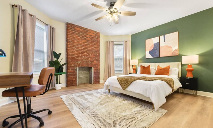 Larimer Casa | Free Parking+6BR+Pet Friendly and 5 Min From Bakery Sq