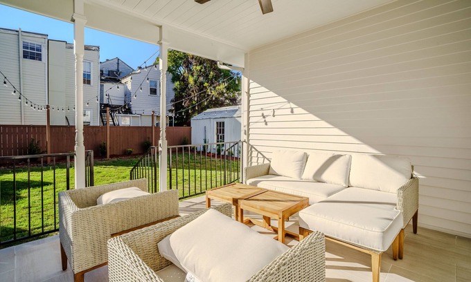 Touro Condominio | *FREE* Parking/Renovated Gem near French Qtr