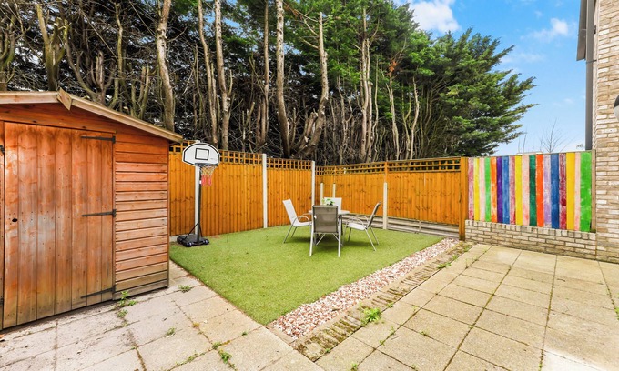 High Barnet Casa | *Free Parking* Sleeps 8 *Barnet* North London* With Large Garden