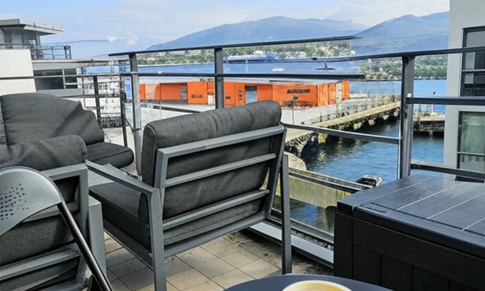 Alesund Apartamento | Free Parking Space, Balcony, Prime Location