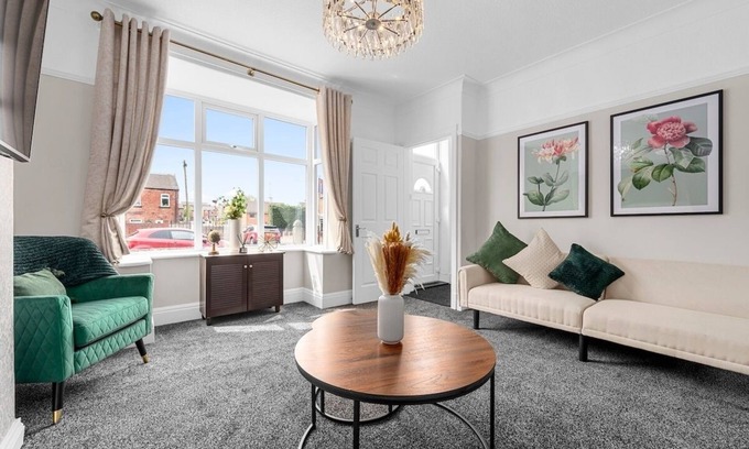 Wigan Casa | Free Parking | Stunning 3Bedroom Home In Wigan