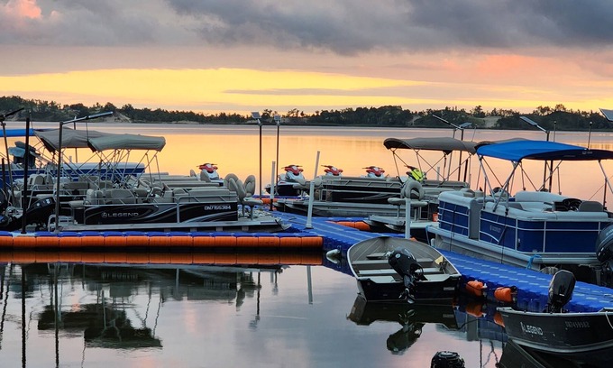 Picton Cabaña | Free Pontoon Boat Rental beach pass & Kayaks Dunes View Sandy Beach Swimming