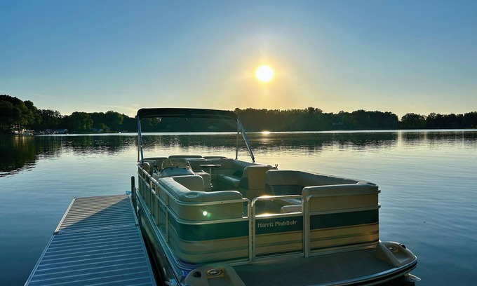 Lawton Casa | Free Pontoon&Kayak, Lakefront, Hot Tub, Sleeps 12