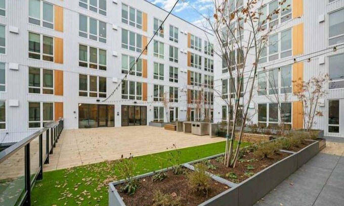 Riverside Apartamento | Free Secured Parking! Walk 2 Riverfront & Conv Center + EV Charger