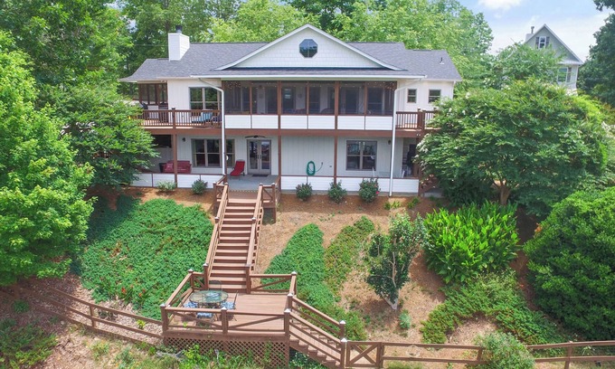 Houston Casa | Free the Happy at Smith Lake
