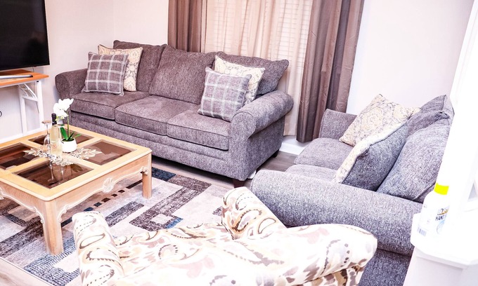 Lithonia Casa | Free Wi-Fi getaway home with secondary suite 10 guests