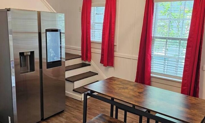 Cabbagetown Casa | Free Wi-Fi, Parking, No Pet Fee, Free Wi-Fi, Parking, No Pet Fee