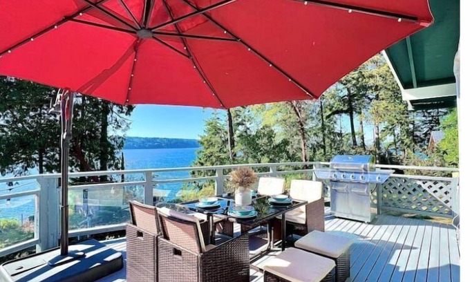 Freeland Cabaña | Freeland Bay View Waterfront Family Villa Retreat