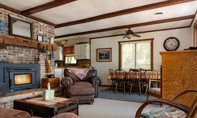 Wautoma Cabaña | Wknds 2 nts w / 3rd FREE 3. 5 habitaciones Lake Home 2 Fireplaces Wi-Fi Slps 1-12