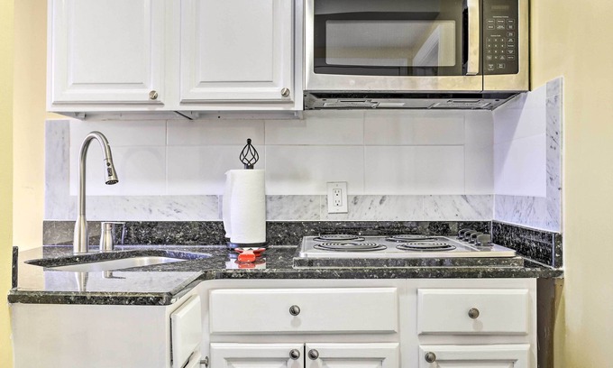 Freeport's Nautical Mile Casa | Freeport Guesthouse - Walk to Nautical Mile!