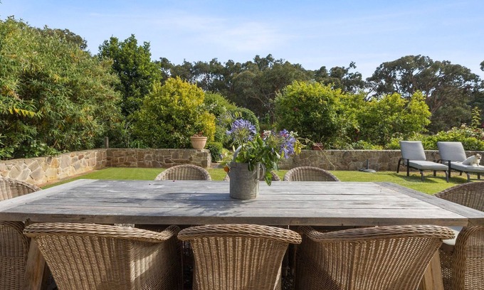 Bells Beach Casa | Freestone Park - this sensational Bells Beach property offers peace, privacy and luxury