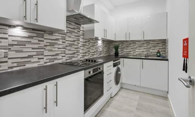 Dormers Wells Apartamento | FreeWifi+Workspace+Sofabed sleeps 4
