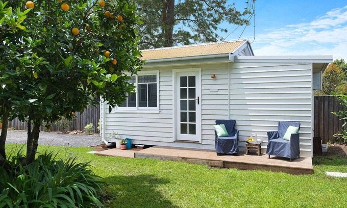 Berry Cabaña | Fremily Cottage - Charming White Cottage