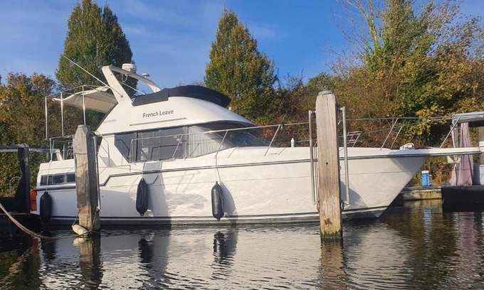 Staines Alquiler De Eote | French Leave motor cruiser
