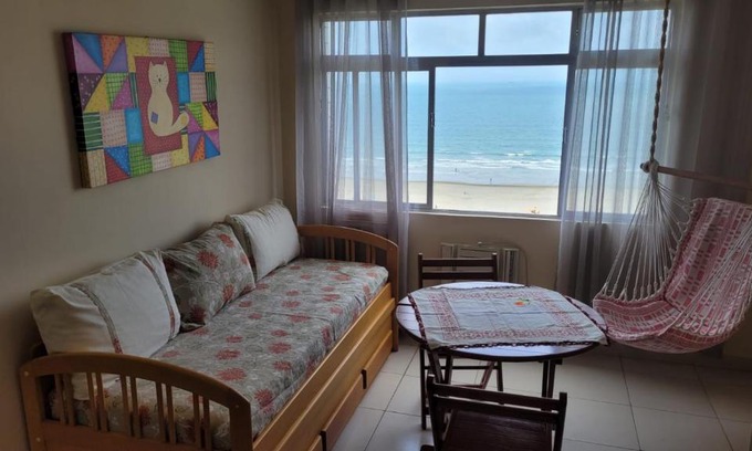 Itarare Apartamento | Frente Mar - Apartamento para 4 Hóspedes com Home Office Wi-Fi 200mbps, Ar Condicionado e Cozinha Completa