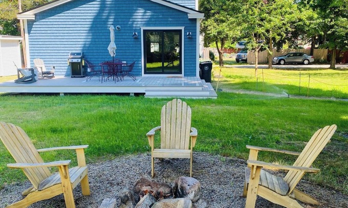 Kennebunk Casa | Fresh 2024 full renovation inviting up to 8 guests.
