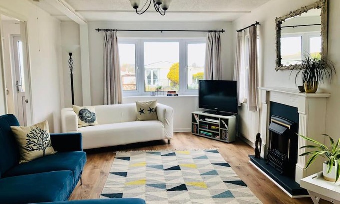 Padstow Casa | Fresh 4 Bed Coastal Home nr Padstow