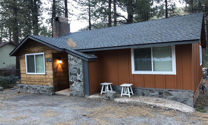 Wrightwood Casa | Fresh Air Cabin Hike Rest Refresh Sleeps 8