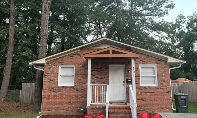 Terry Sanford Casa | Fresh and relaxing home on a quiet street in Haymount near FSU and Fort Liberty