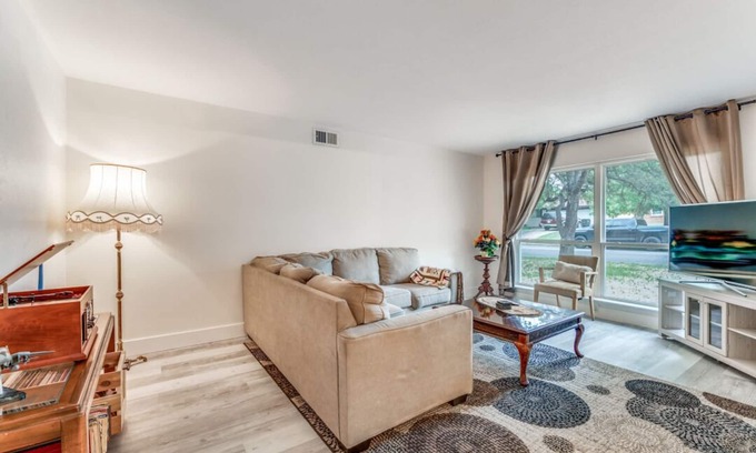 Fort Worth Casa | Host speak Dutch and Spanish