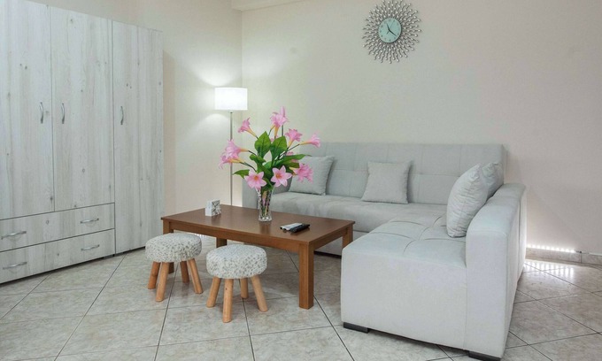 Keratsinion Apartamento | Fresh Modern 1 Bd Apt w Balcony in Quiet Keratsini