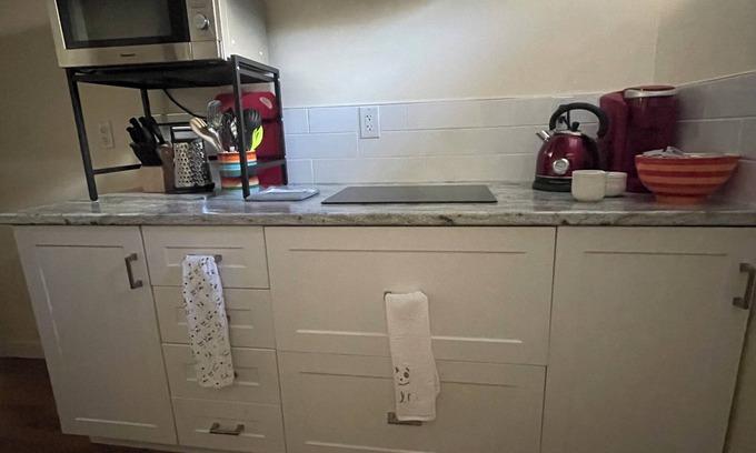 St. Albert Casa | Fresh new basement suite in historic St. Albert, 15 mins to WEM & local shopping