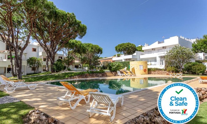 Aldeia das Acoteias Apartamento | Fresh Sunny Flat with Pool & Terrace by Host Wise