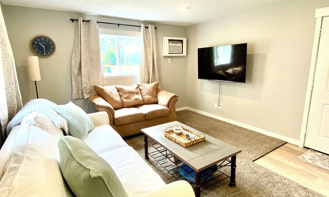 Cedar Rapids - Iowa City Apartamento | Fresh & Thrilling Apartment