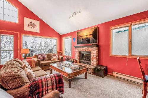 Snow Pine Estates Casa | Fresh Tracks Retreat - Ski In Out Mtn View & Private Hot Tub