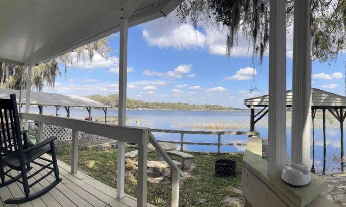 Hernando Casa | Fresh Water Fishing Springs In Area For Kayaking Tubing Family and Pet Friendly