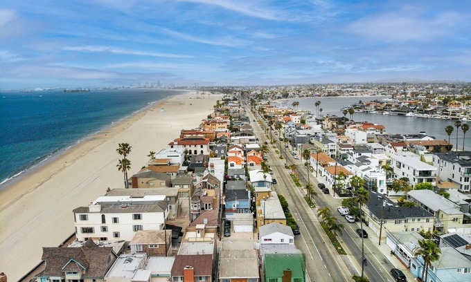 Peninsula Casa | Freshly remodeled beach getaway, steps to the sand