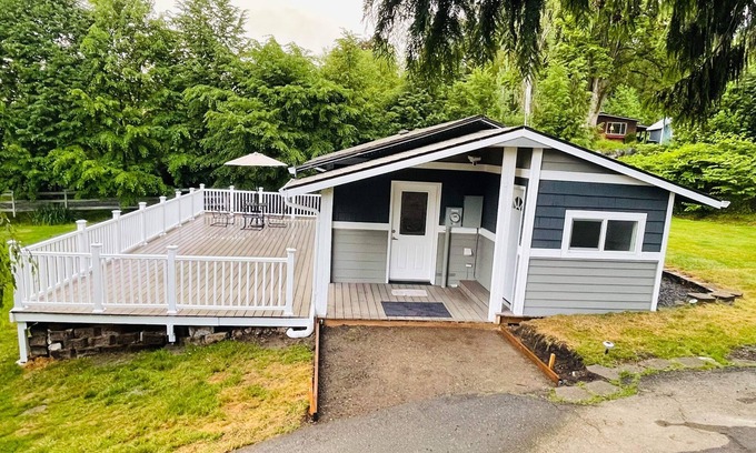 Woodinville Casa | Freshly remodeled guest house in winery Woodinville