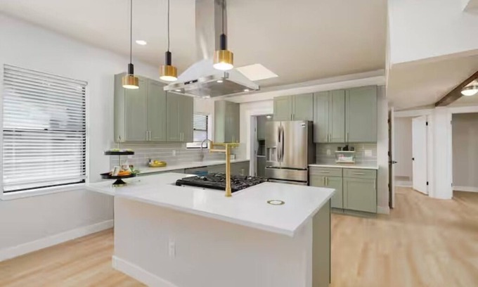 Jefferson Casa | Freshly Renovated - 5 BR Historic Home Near DT