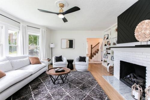 South Bend Casa | Freshly Updated 5BR/2.5B 5min to ND Stadium
