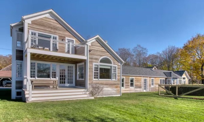 Cutchogue Casa | Freshly updated farmhouse on 66 acres right in the heart of the North Fork