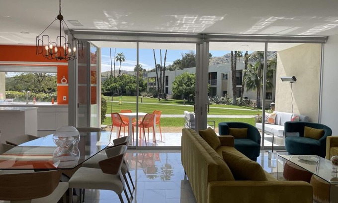 Araby Condominio | Freshly Updated Mid Century with a twist.